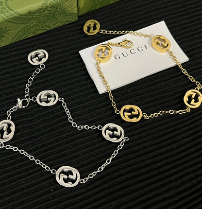 Pulsera con la letra G de moda