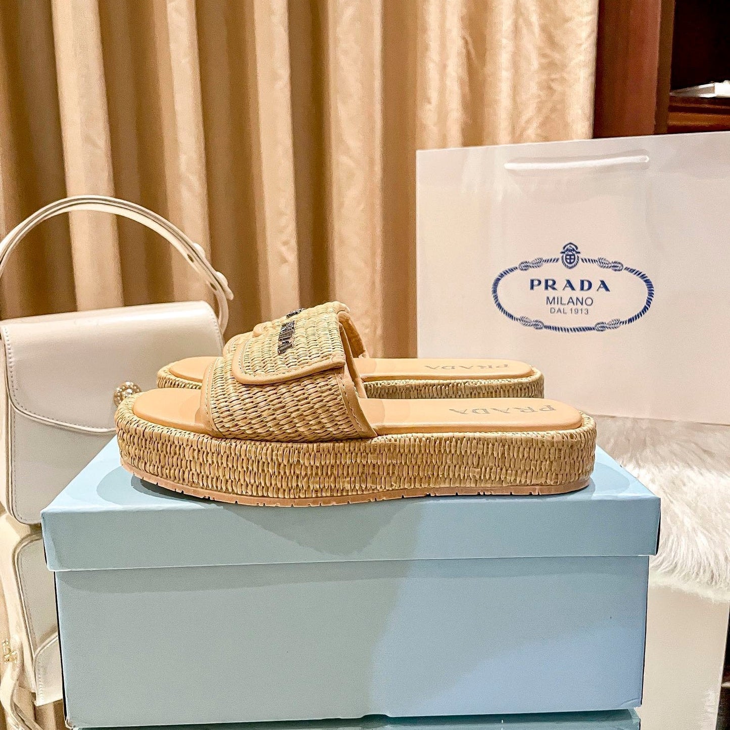 Pantuflas tejidas con suela gruesa
