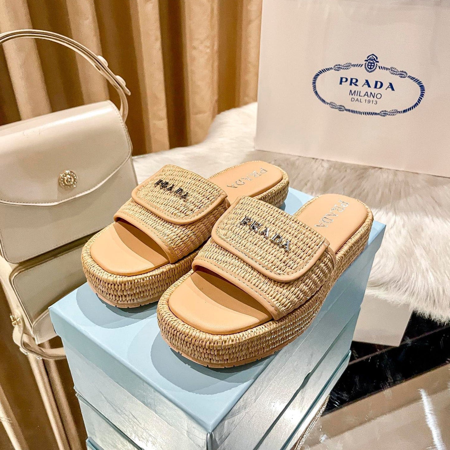 Pantuflas tejidas con suela gruesa