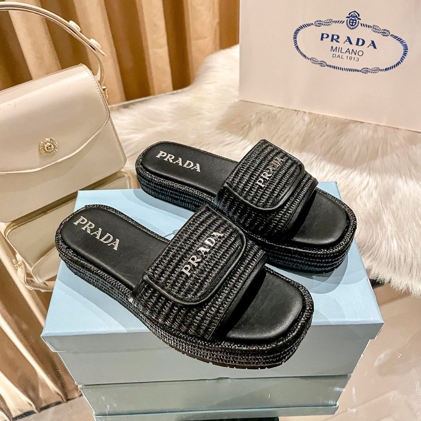Pantuflas tejidas con suela gruesa