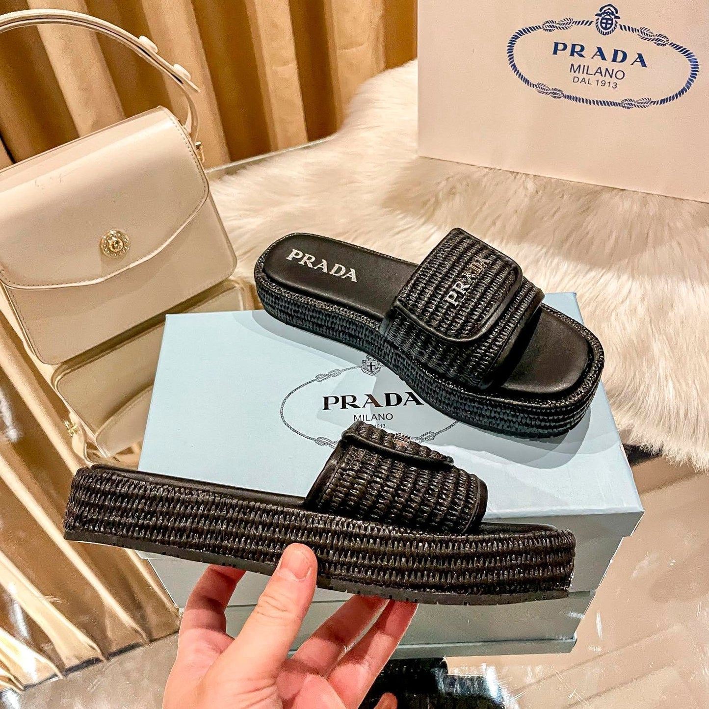 Pantuflas tejidas con suela gruesa