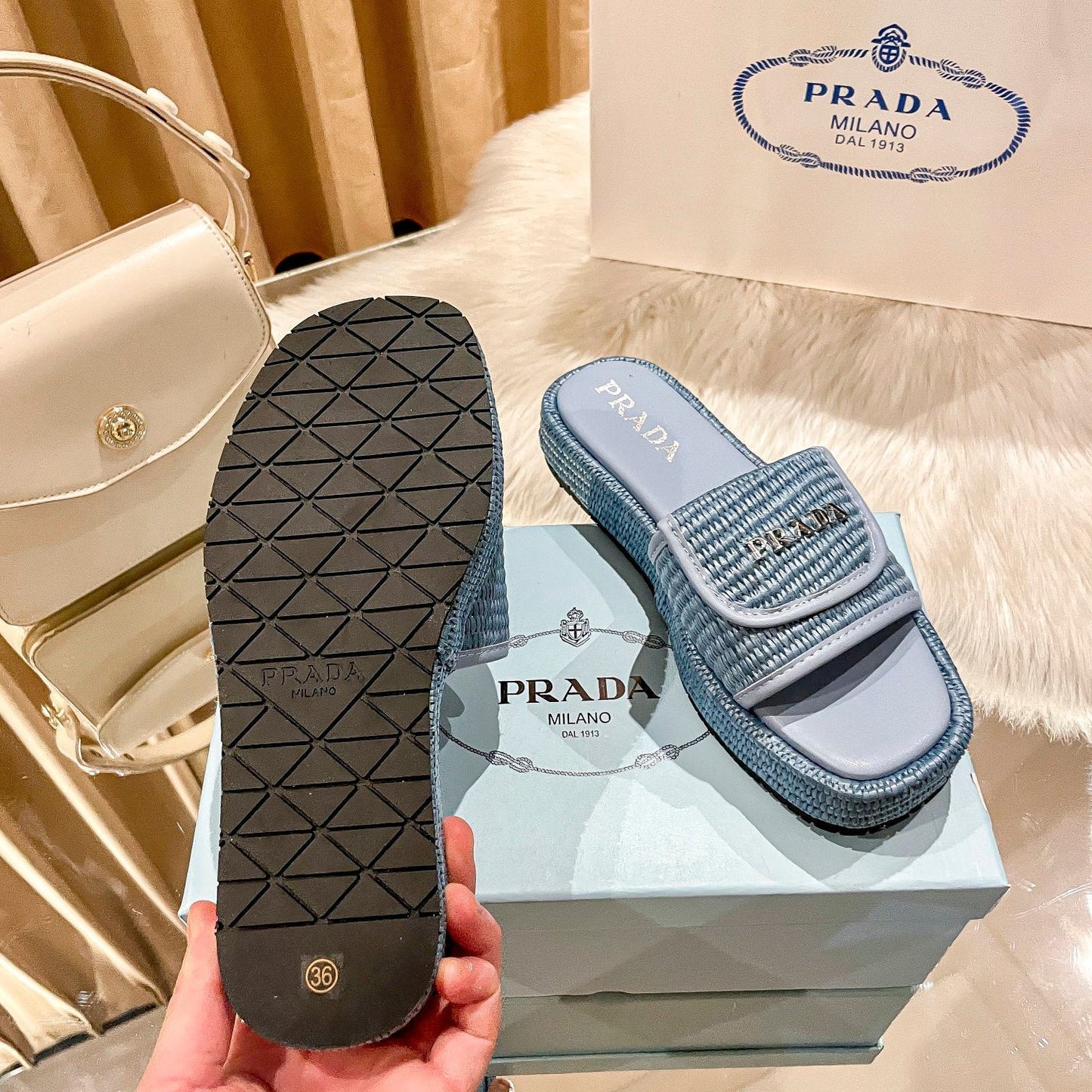 Pantuflas tejidas con suela gruesa