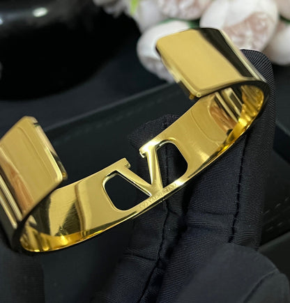 Bracelet creux ajouré tendance