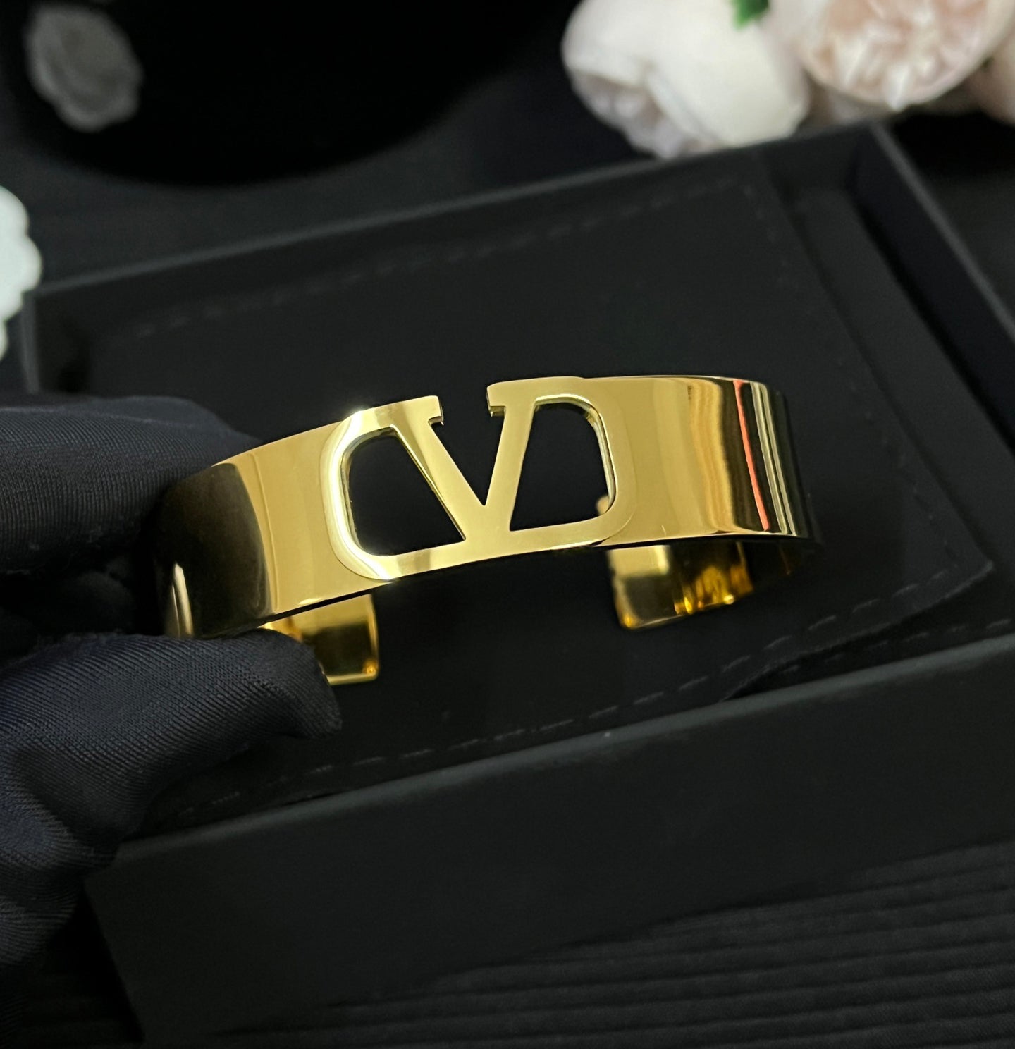 Bracelet creux ajouré tendance
