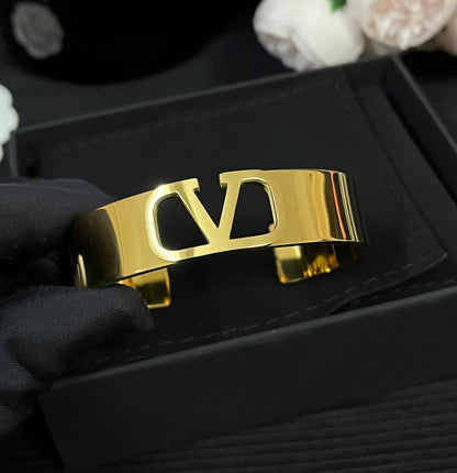 Bracelet creux ajouré tendance
