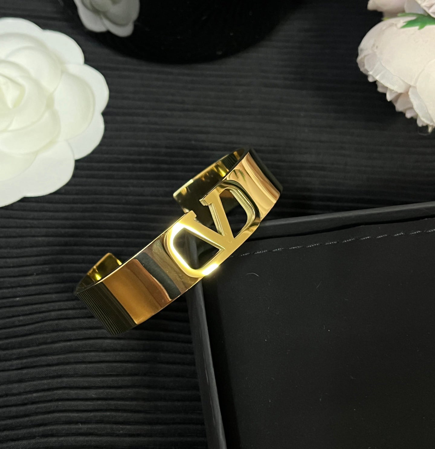 Bracelet creux ajouré tendance