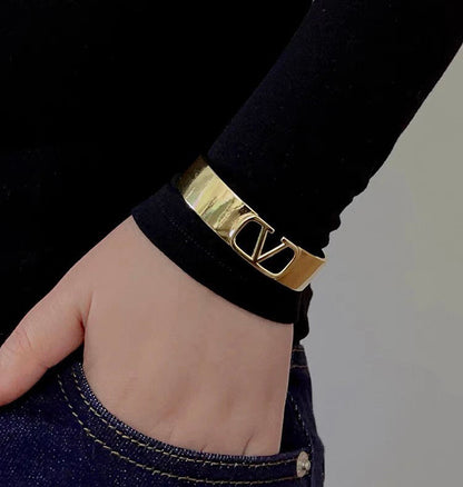 Bracelet creux ajouré tendance