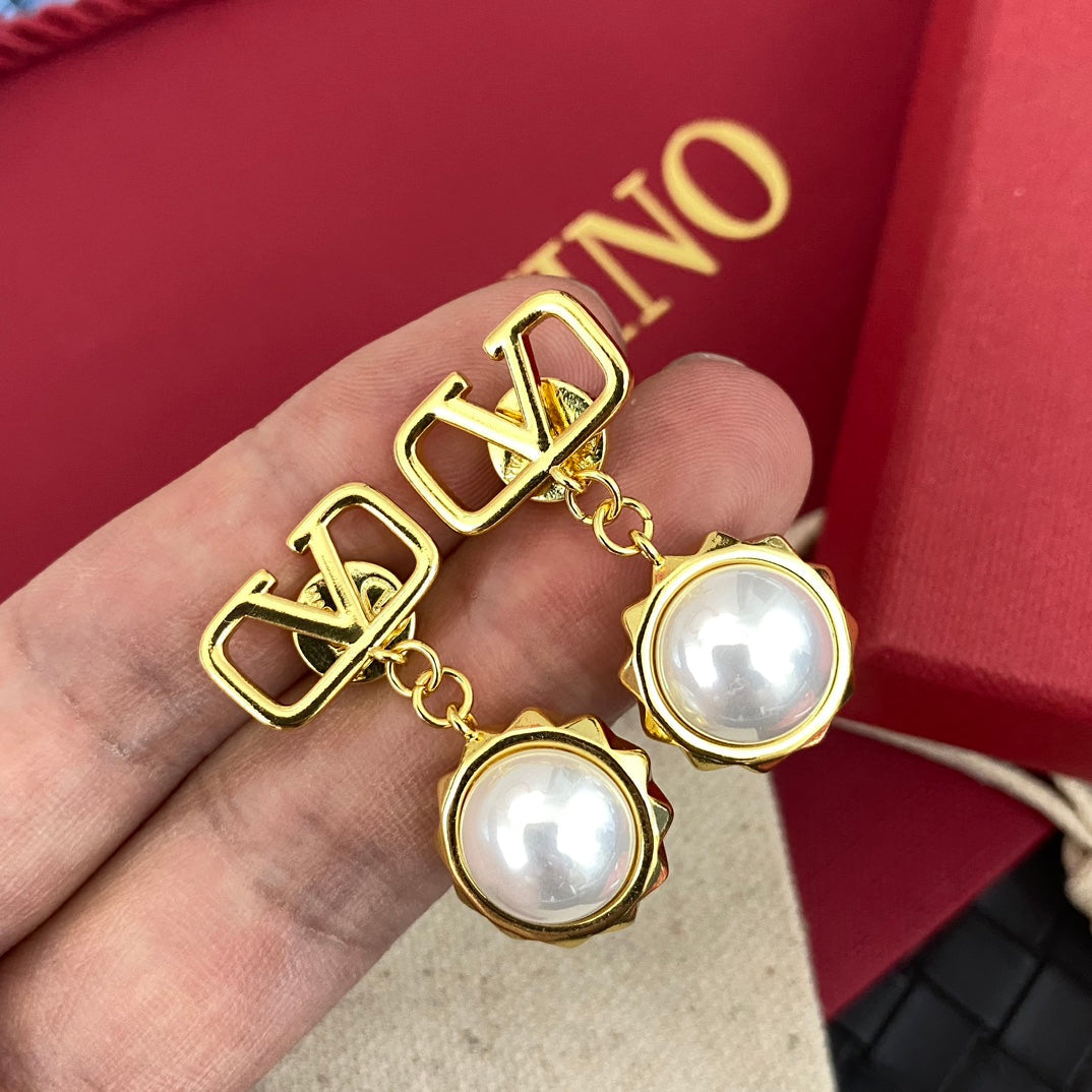 Pendientes de perlas en forma de V