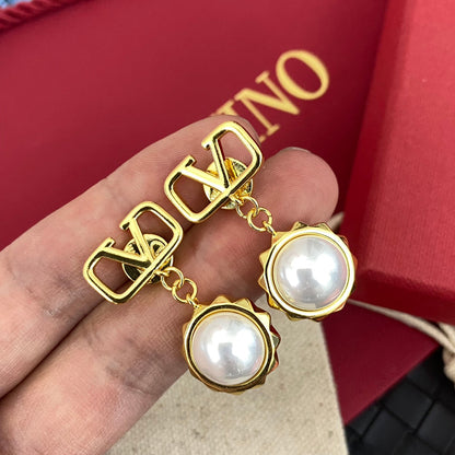 Pendientes de perlas en forma de V
