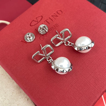 Pendientes de perlas en forma de V