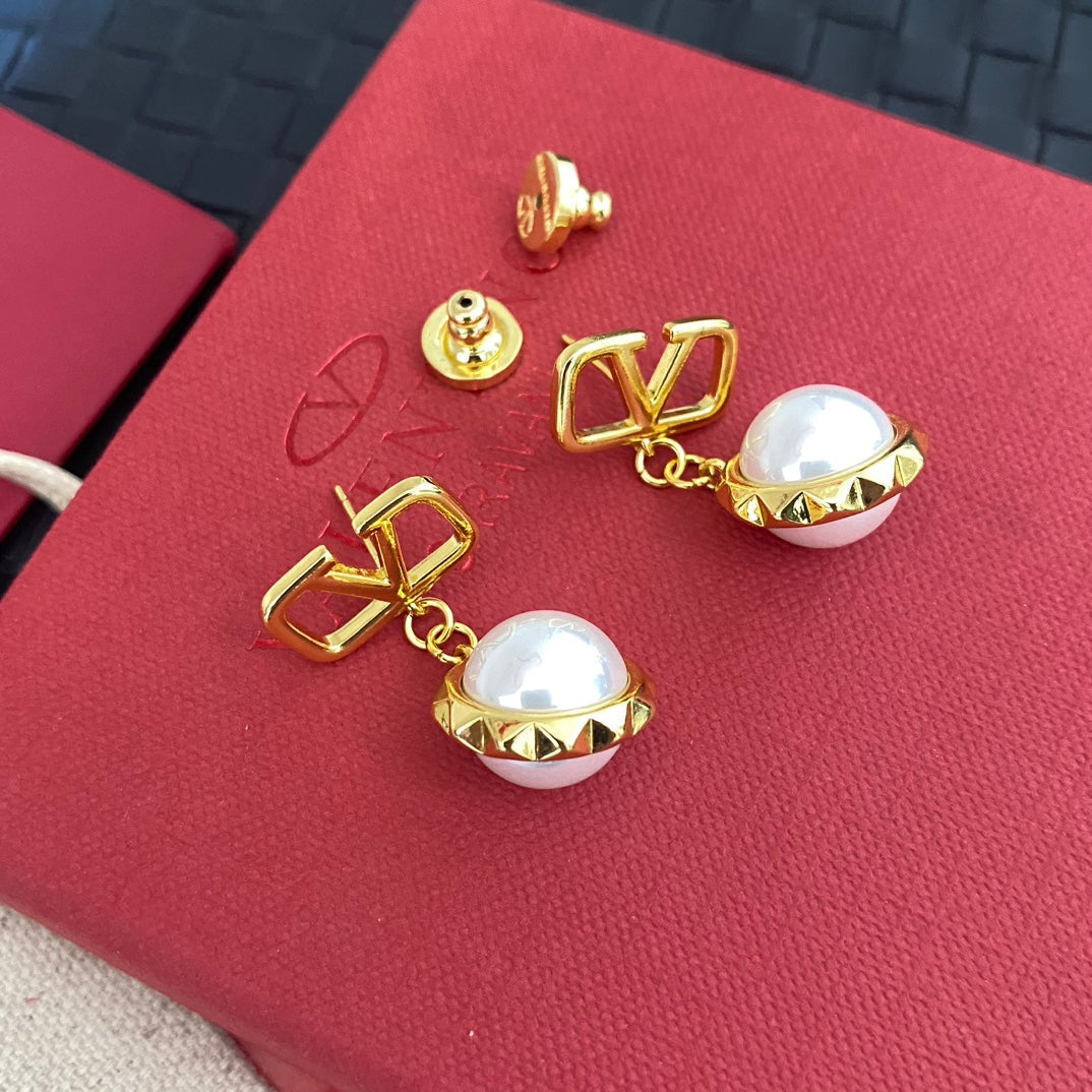 Pendientes de perlas en forma de V