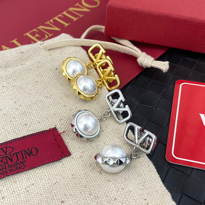 Pendientes de perlas en forma de V