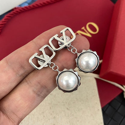 Pendientes de perlas en forma de V