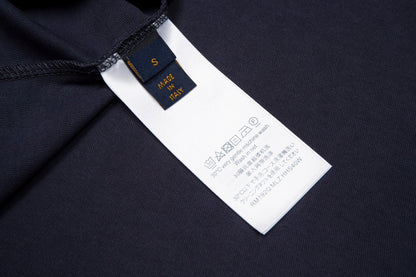 T-shirt imprimé bleu foncé sur toute la surface