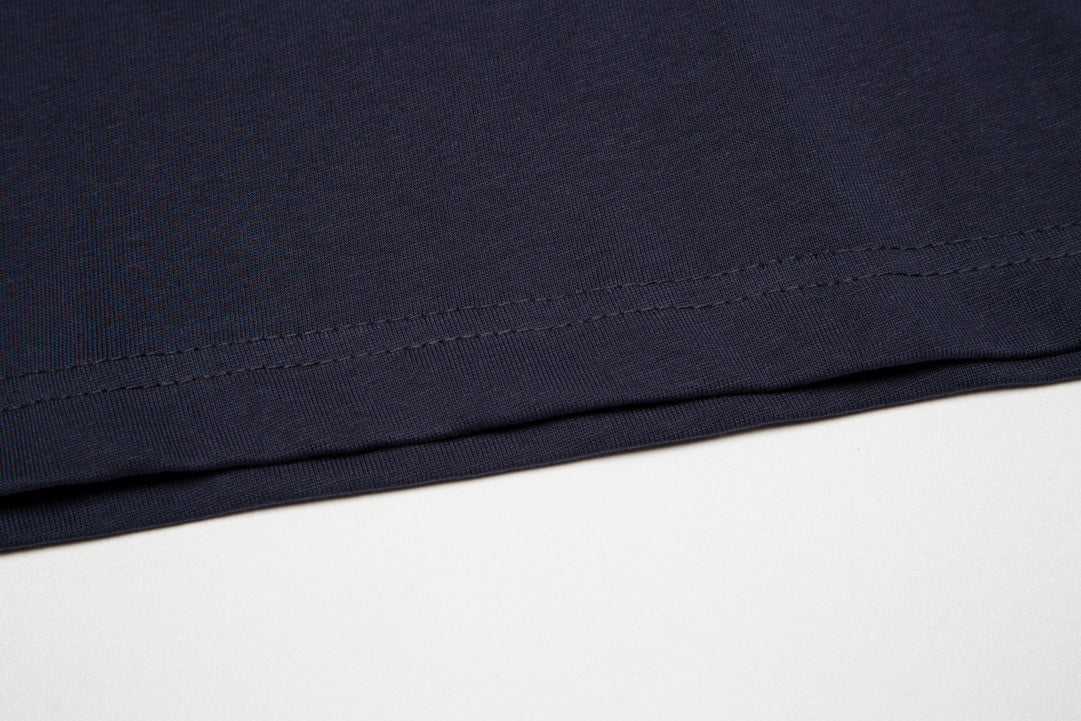 T-shirt imprimé bleu foncé sur toute la surface