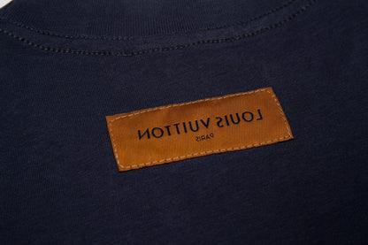 T-shirt imprimé bleu foncé sur toute la surface