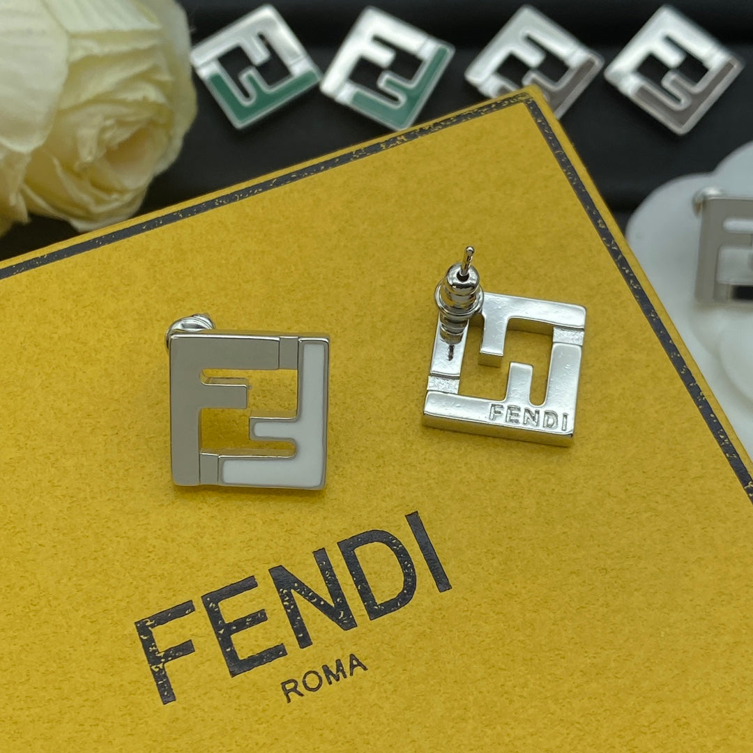 Boucles d'oreilles en argent émaillé en forme de F