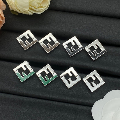 Boucles d'oreilles en argent émaillé en forme de F