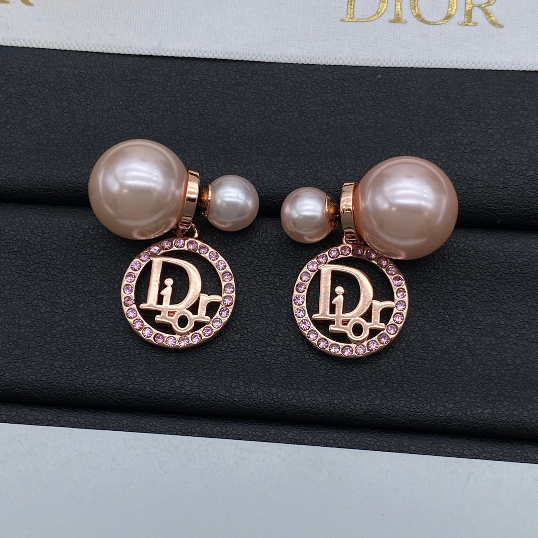 Boucles d'oreilles créoles perles et lettres diamantées