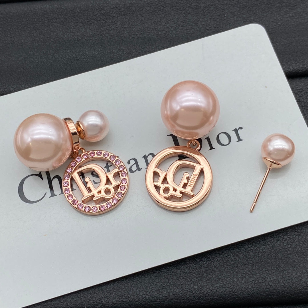 Boucles d'oreilles créoles perles et lettres diamantées