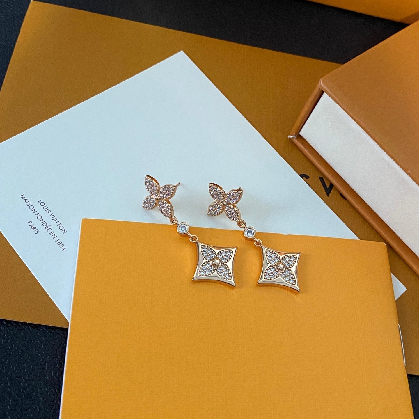 Boucles d'oreilles trèfle à quatre feuilles en diamant à la mode