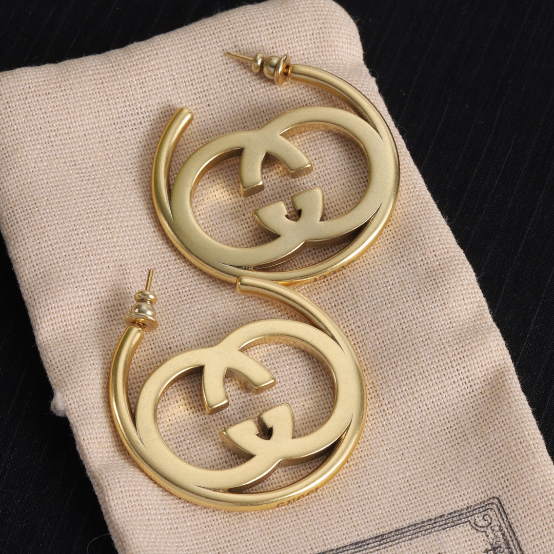 Pendientes de aro dorados retro