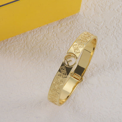 Bracelet en métal gravé Vintage F