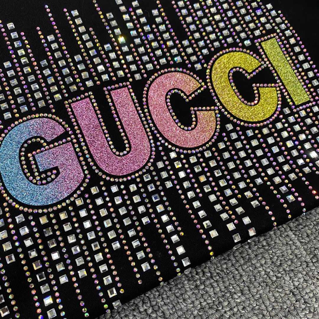T-shirt à lettrage strassé