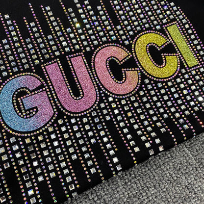 T-shirt à lettrage strassé