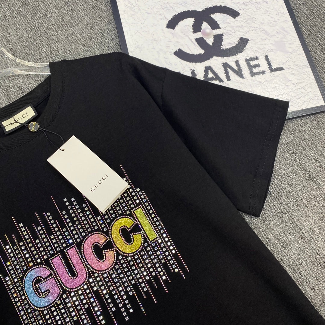 T-shirt à lettrage strassé