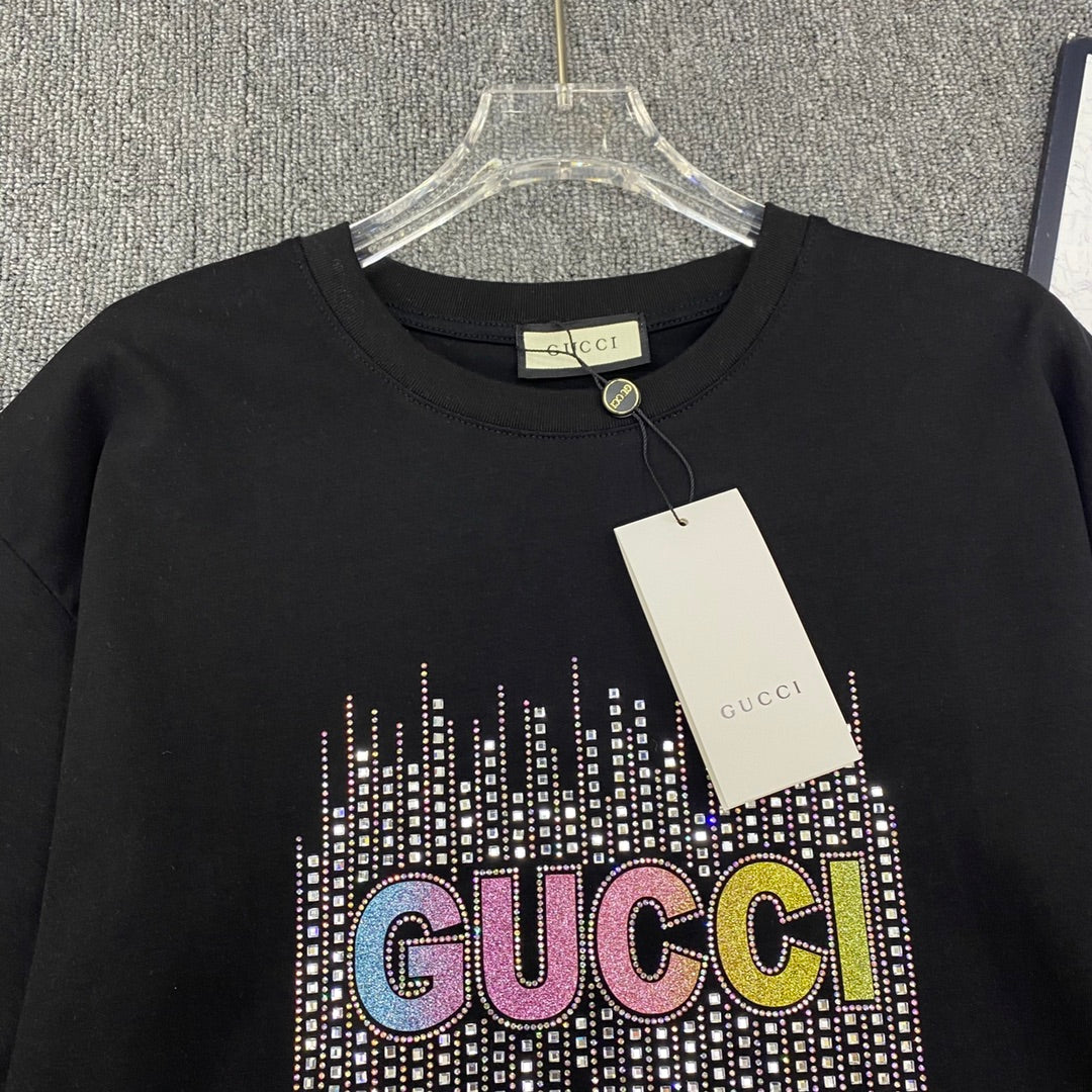 T-shirt à lettrage strassé