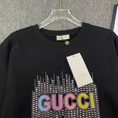 T-shirt à lettrage strassé