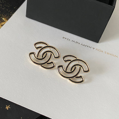 Pendientes Elegantes con Logo de Letra Transparente