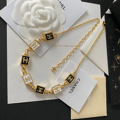 Collar Colgante con Logo Fashion Square