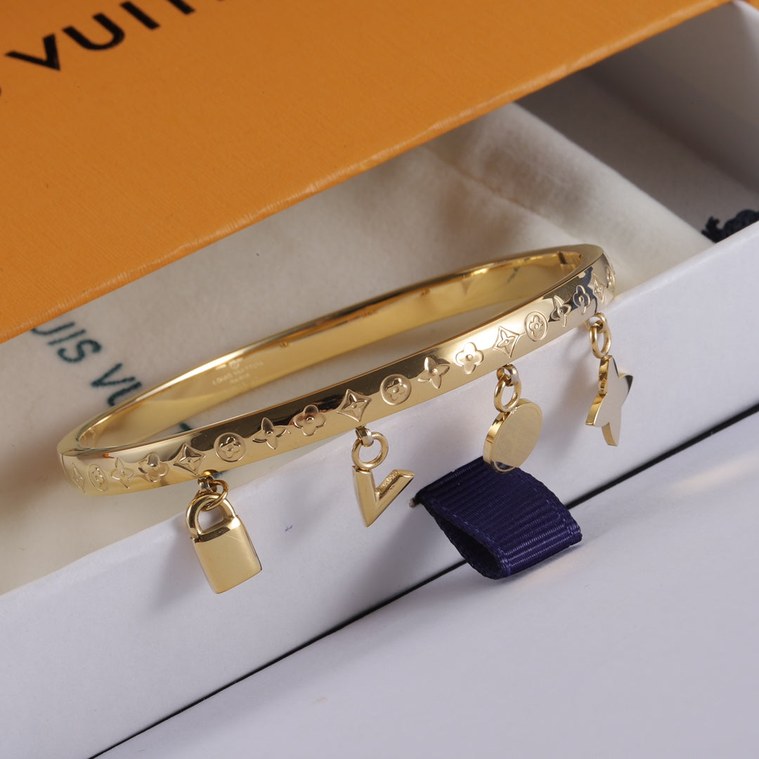Bracelet pendentif fleur en métal