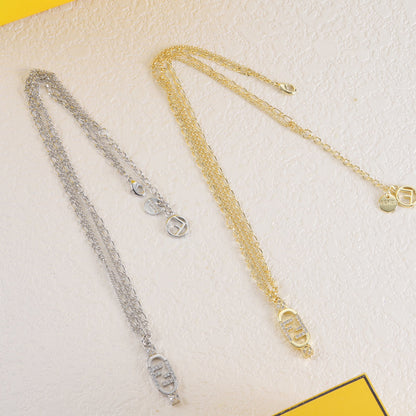 Collier en cristal F entrelacés