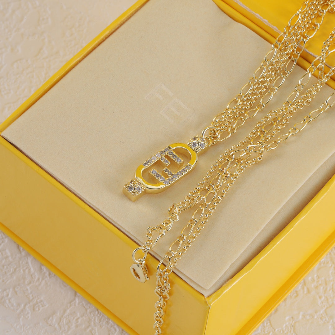 Collier en cristal F entrelacés