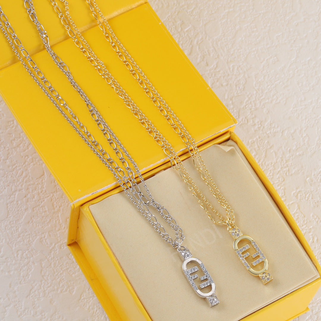 Collier en cristal F entrelacés