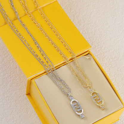 Collier en cristal F entrelacés