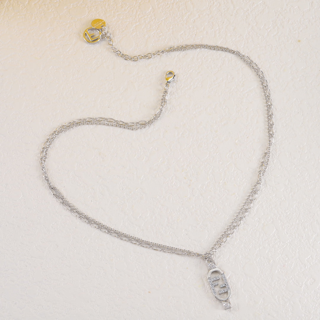 Collier en cristal F entrelacés