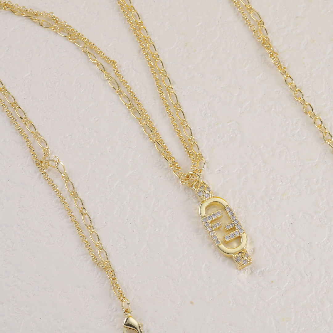 Collier en cristal F entrelacés