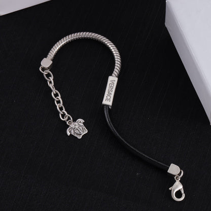 Bracelet finition polie gravé du logo