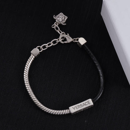 Bracelet finition polie gravé du logo