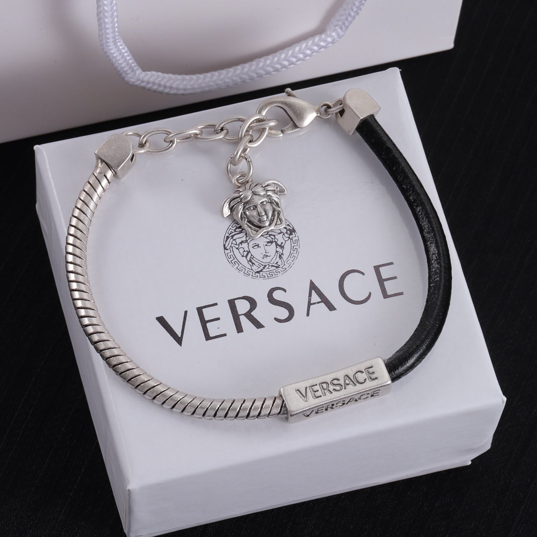 Bracelet finition polie gravé du logo