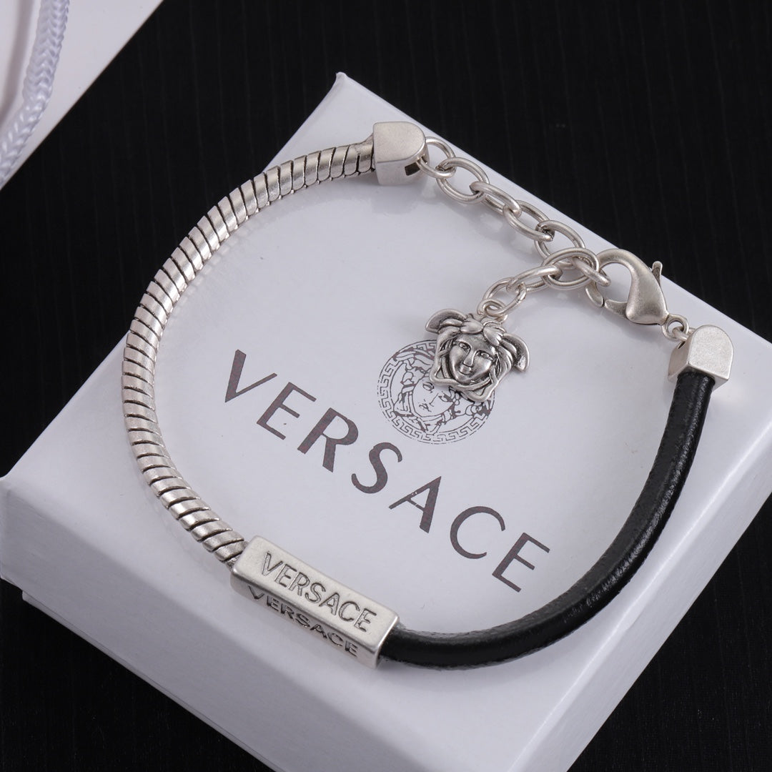Bracelet finition polie gravé du logo