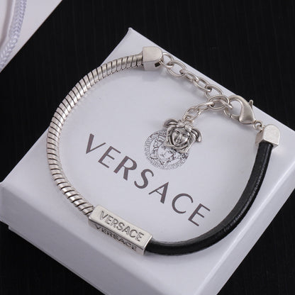 Bracelet finition polie gravé du logo