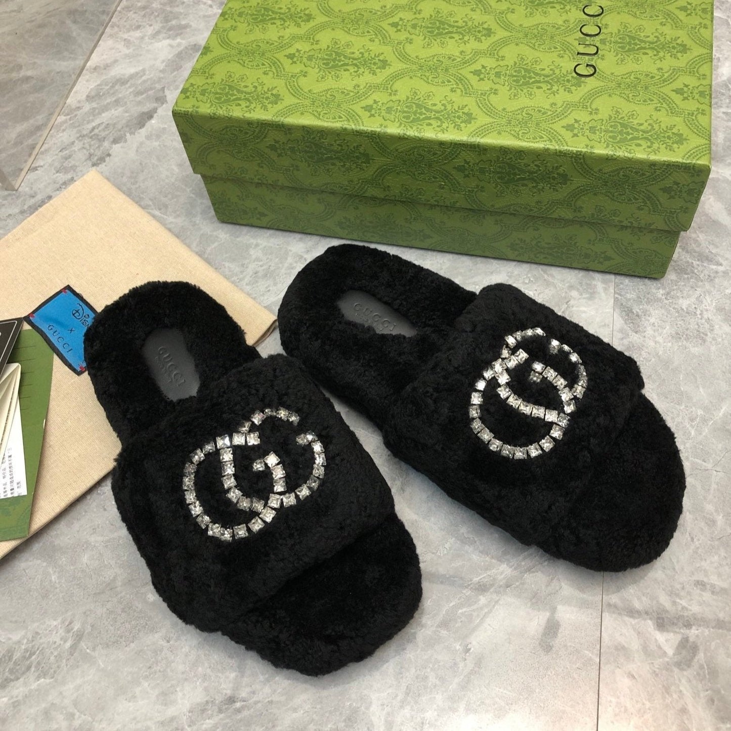Nouvelles pantoufles en laine et strass