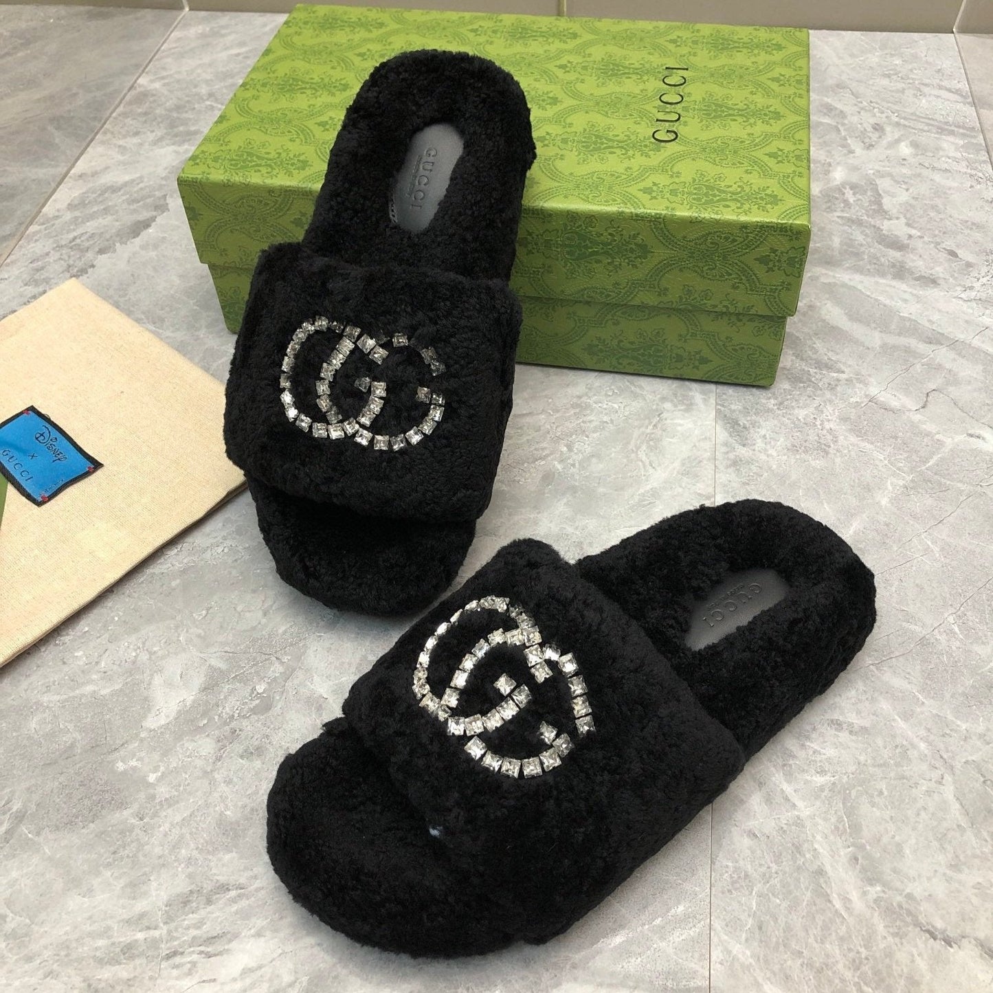 Nouvelles pantoufles en laine et strass