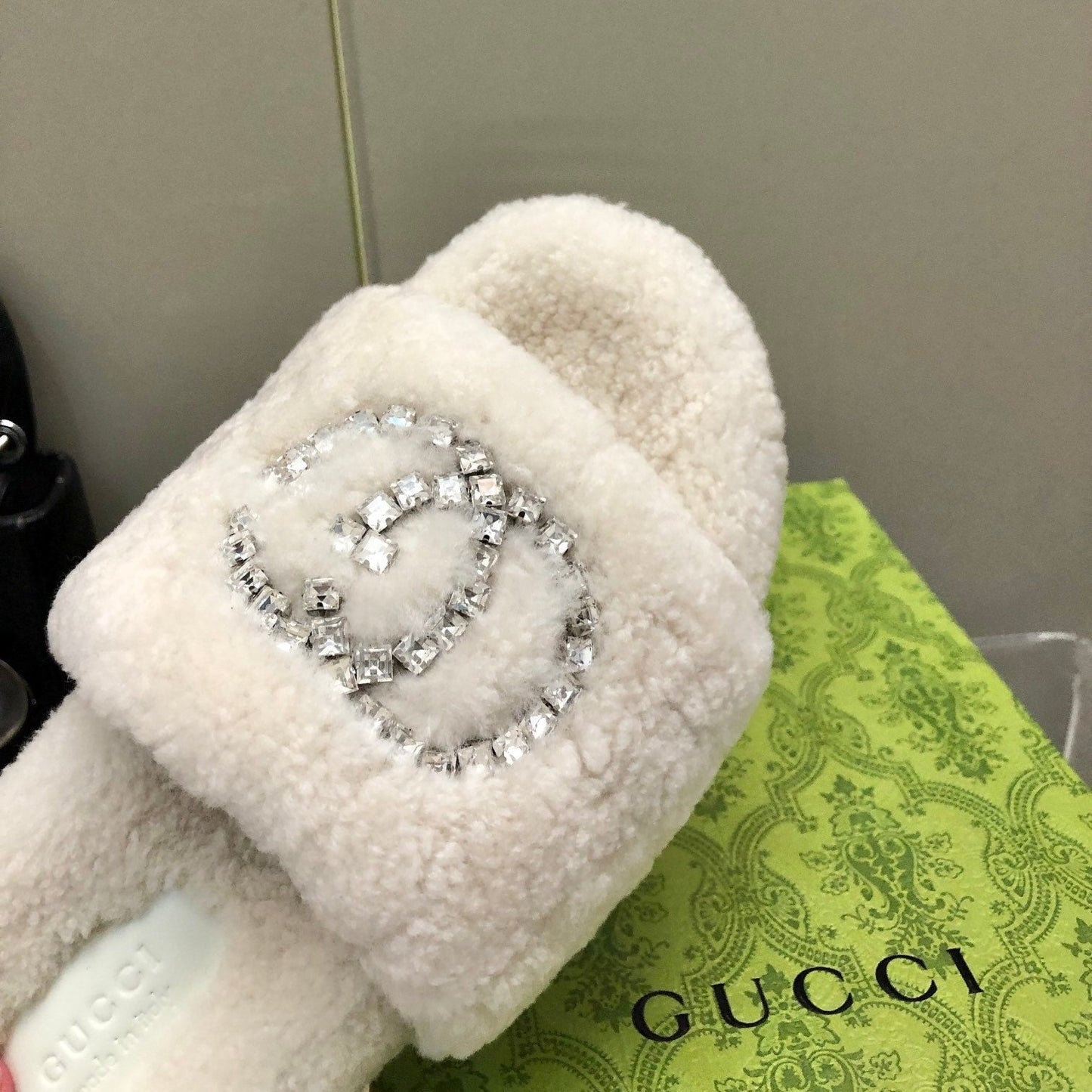 Nouvelles pantoufles en laine et strass