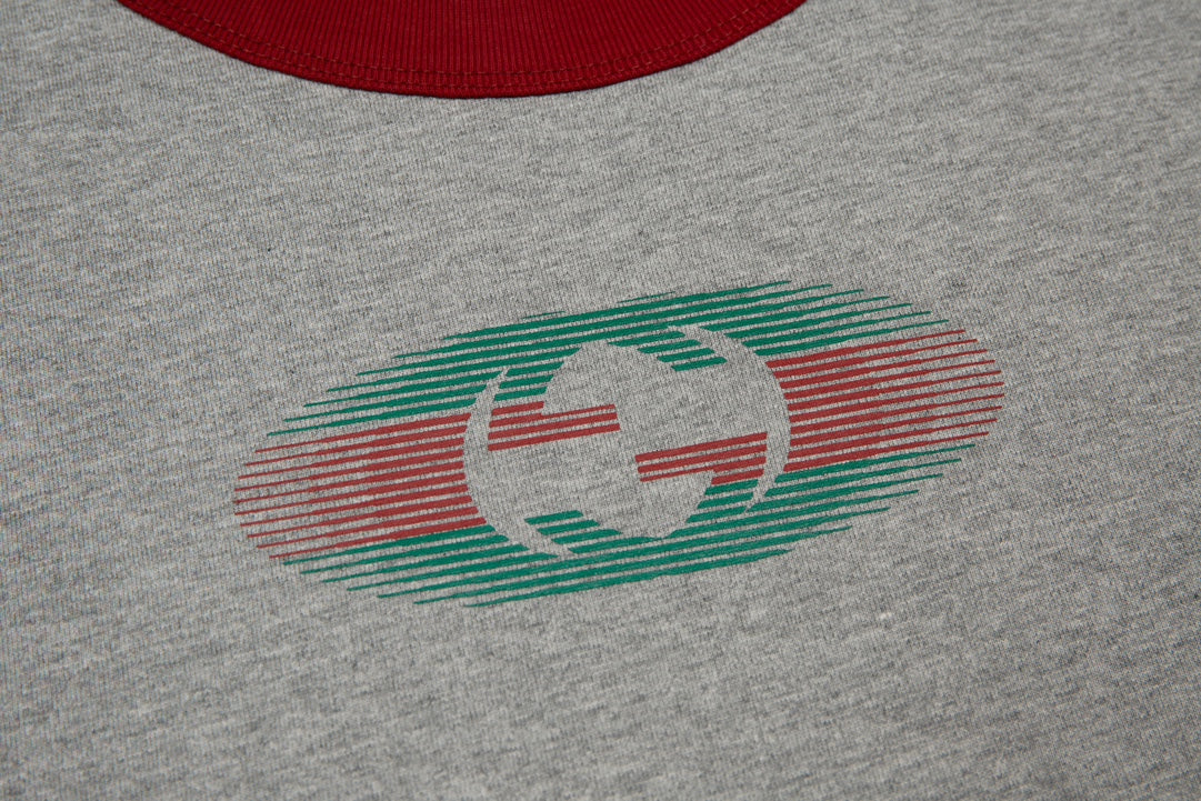 T-shirt gris imprimé vintage